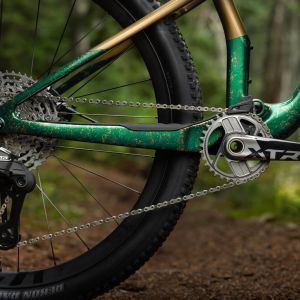 A close up look at the drivetrain on the Giant Anthem X Advanced SL cross country bike.