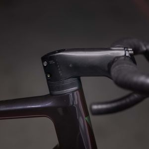 Side profile of Giant TCR Advanced SL cockpit.