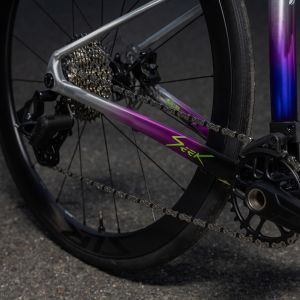 A close up view of the 650b youth optimized SLR 1 40 wheelset and drivetrain on the Giant Seek road bike.