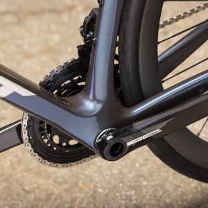 Close up view of Giant TCR Advanced Pro crankset and BB.