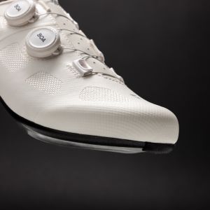 A close up look at the toe box of the Giant Surge 1.