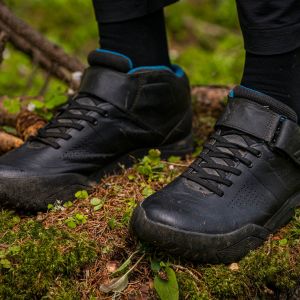 Shuttle downhill mountain biking shoes