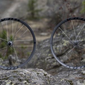 The Giant XCR carbon cross country mountain bike Wheelsystem  staged on rocks in the mountains.
