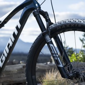 A close up view of the fork on the Giant Anthem Advanced SL cross country mountain bike in the mountains.