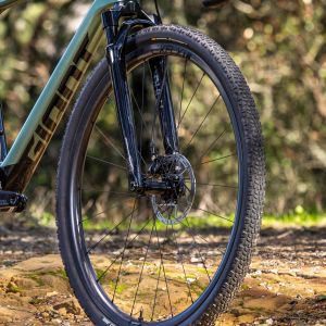 Giant Crosscut Grip tire on Giant CXR X1 wheel.