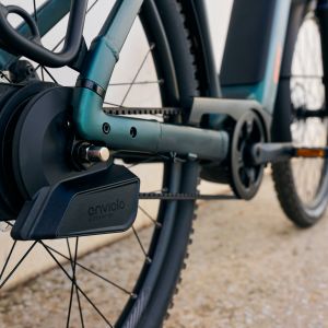 Close up view of Giant Anytour X E+ bike drivetrain.