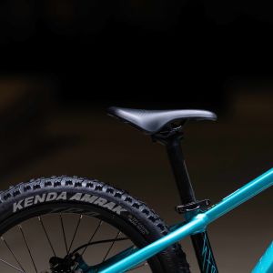 A close up look at the saddle, seatpost and rear wheel of the Giant STP 20 FS.