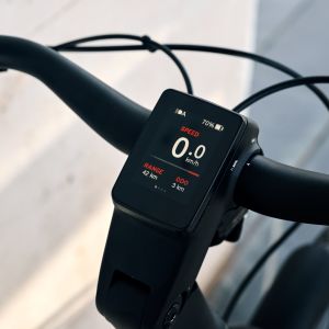 Close up look at integrated Ride Dash Evo bike computer on Giant Anytour E+ bicycle.