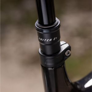 A close up look at the Contact Switch E+ dropper post.