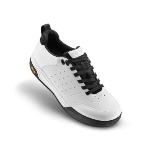 Liv Shuttle Clip Lace in white.