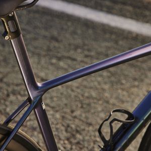 Close up view of Giant TCR Advanced SL top-tube and down-tube.