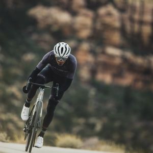 Cyclist sprinting out of the saddle with CADEX Aero Integrated Handlebars.