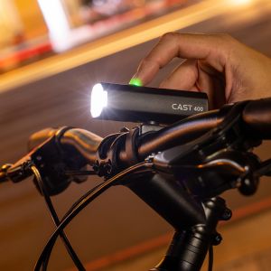 Operating bicycle headlight