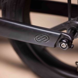 Close up view of Pre rCarbon rear wheel and axle.