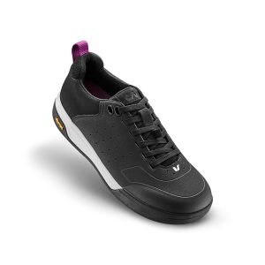 Liv Shuttle Clip Lace in black.