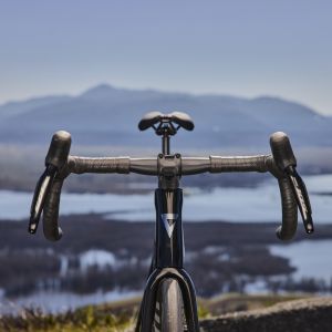 Giant road bike handlebar detail from front