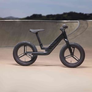 Giant Pre rCarbon side view at a skatepark.