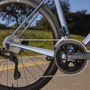 Close up view of crank side on Giant TCR Advanced on a sunny mountain road.