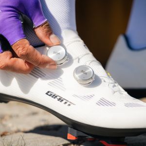 A close up look at a rider tightening the top boa dial of their Giant Surge Pro Road bike shoe.