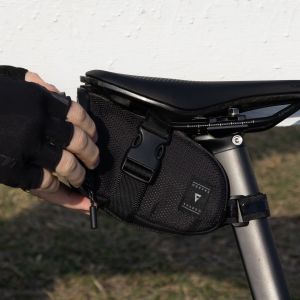 A cyclist uses the zipper on the Giant shadow seat bag.