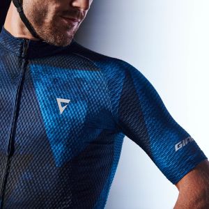 Model with Elevate LTD SS Jersey