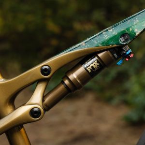 A close up look at the Giant Anthem X Advanced SL rear suspension in the forest.