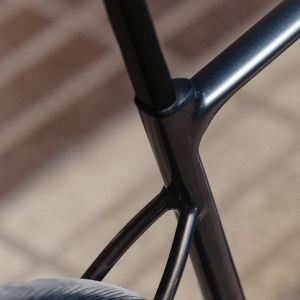 A close up view of the Giant Contend SL seatpost and top tube.