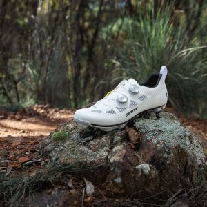 A close up look at the Giant Charge Pro gravel/XC shoe from the front angle in the woods.