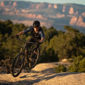mountain biker in gooseberry mesa
