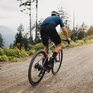 A Giant Revolt Advanced fitted with Giant Grit Saddle.