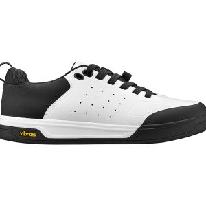 Liv Shuttle Flat Lace in white.