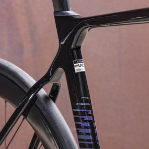 The fame and wheel of the EnviLiv in front of a wall.