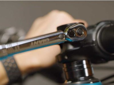 How to Use a Torque Wrench