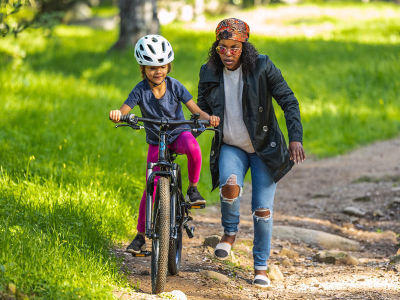 9 Tips for Teaching Anxious Kids to Bike