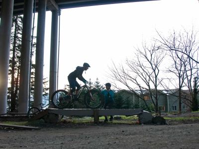 Riding Skinnies: How to Ride Wooden Features on a Mountain Bike 