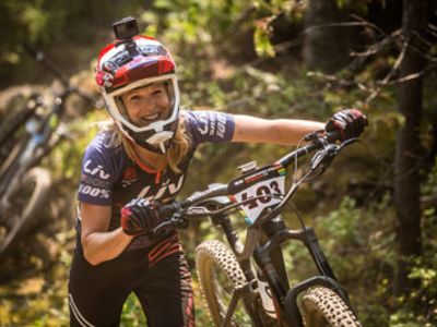 More Women Racing Enduro MTB 