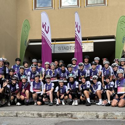 Gruppenfoto mit den Transalp Trikots