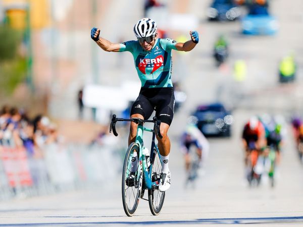 Diego Uriarte suma su primera victoria profesional con el Equipo Kern ...