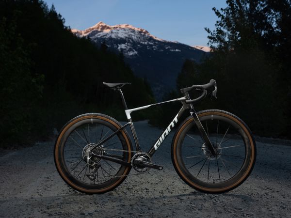 Giant introduceert zijn snelste en lichtste gravelbike ooit