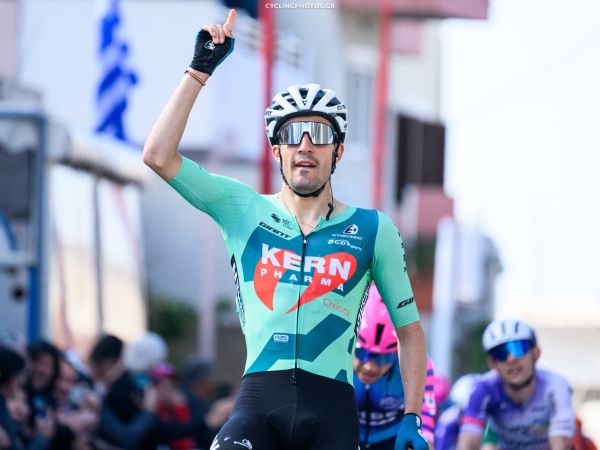 Ivan Cobo logra su primera victoria profesional con el Equipo Kern Pharma en Grecia