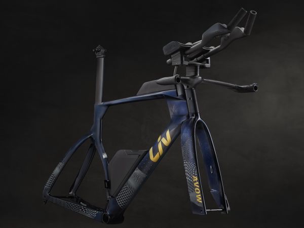 女性用新型トライアスロンバイク「AVOW ADVANCED SL」を発売