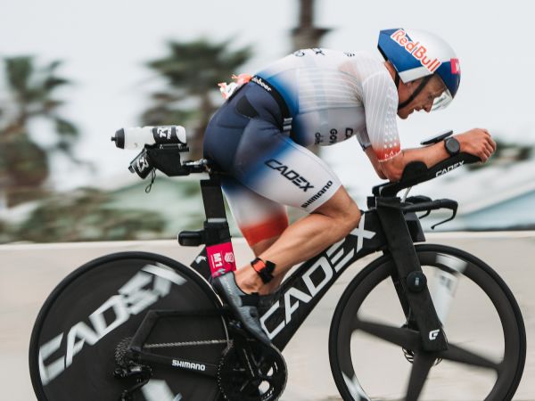 Blummenfelt replica il successo e stabilisce il nuovo record del perco...