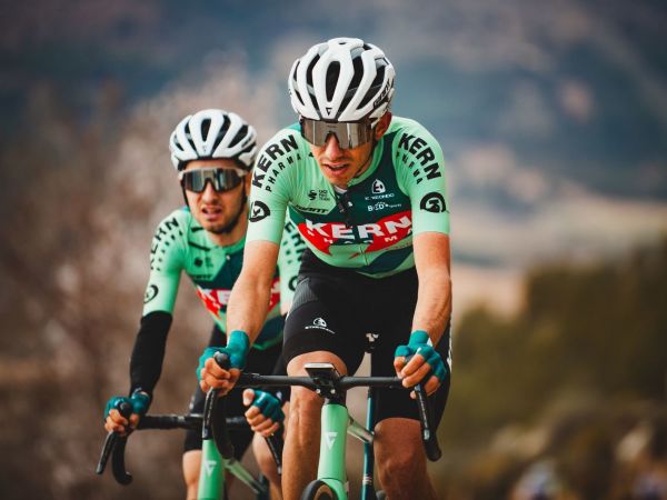 Tríptico de clásicas belgas para el Equipo Kern Pharma