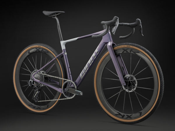 ブランド史上最速最軽量のグラベルレースバイク　REVOLT ADVANCED SL 誕生