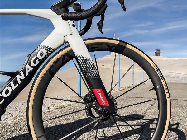 Top Vélo upgrade le cadre Champion du Monde avec des composa...