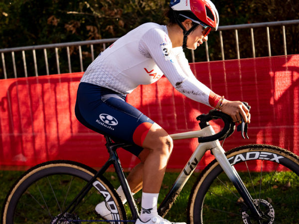 【2026 UCIシクロクロス世界選手権】渡部春雅選手が女子エリートに初挑戦