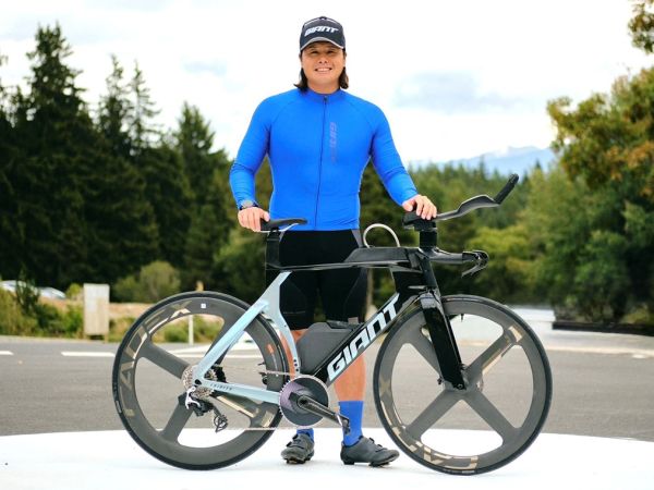 オープンウォータースイマー平井康翔選手と機材サポート契約を締結