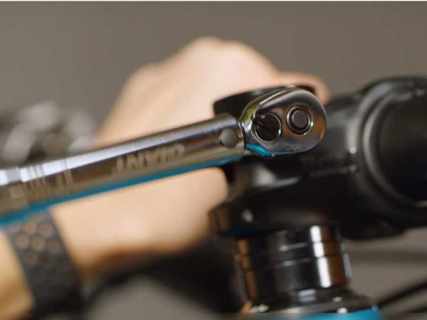 How to Use a Torque Wrench
