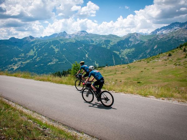Bike Café teste le Giant Defy Advanced E+ Elite dans les Hautes Alpes !