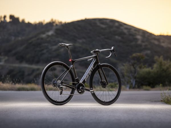 Giant présente les nouveaux modèles Defy Advanced E+ Elite